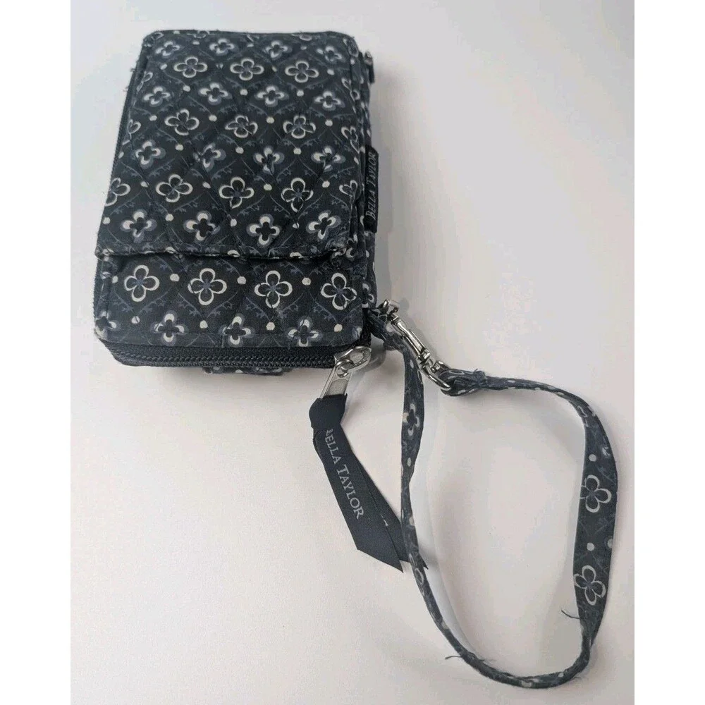 Bella Taylor Quilted Wristlet Wallet Navy Floral Cotton Zipper Snap 6x3.5